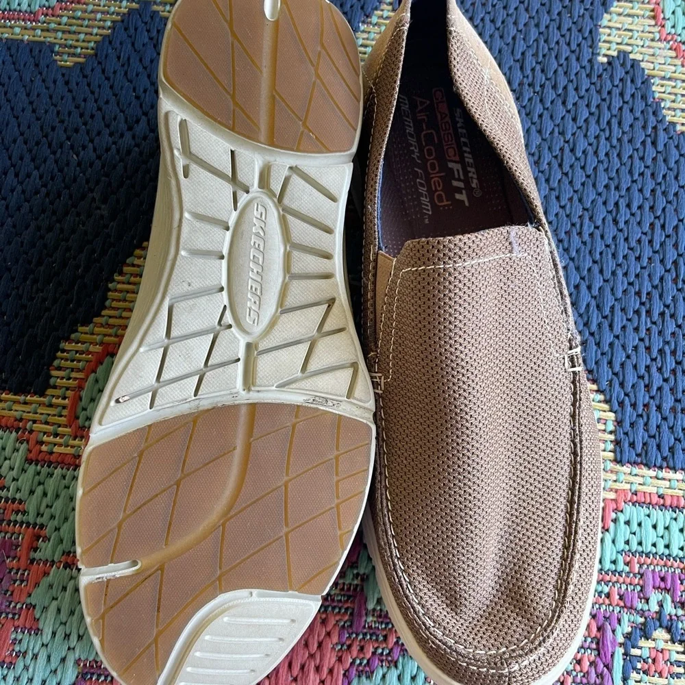 Sketchers Classic Fit Air Cooled Memory Foam Men’s Causal Slip on Shoes - Picture 3 of 6